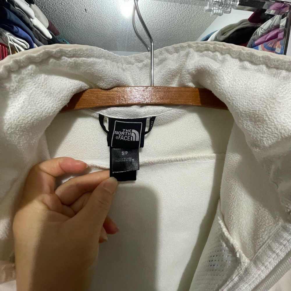 The North Face Off-White Fleece Jacket - Picture 2 of 4
